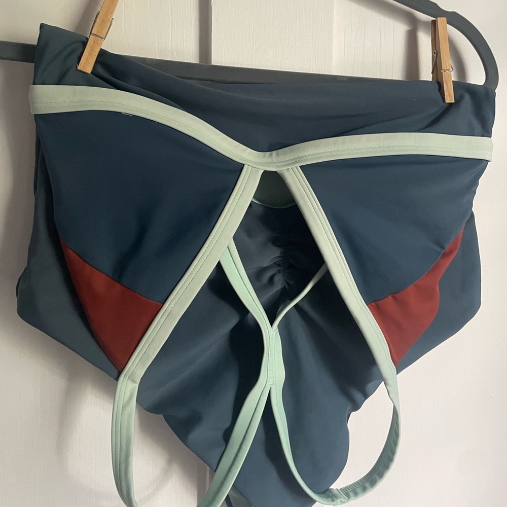 PraNa  color block one piece, size medium